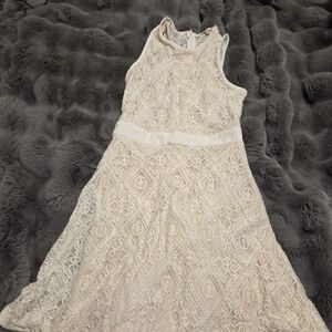 Elegant Lace Sleeveless Dress